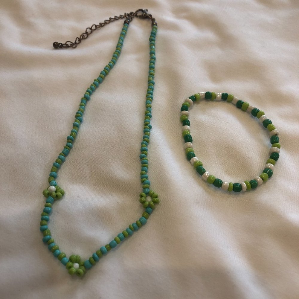 Altar'd State Green Blue Flower Beaded Choker Necklace with FREE Bracelet - Picture 9 of 10